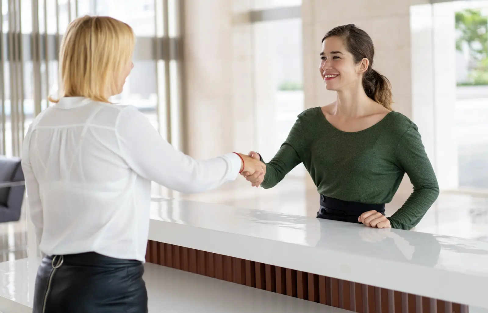 How Front Desk Check In Software Improves the Visitor Experience
