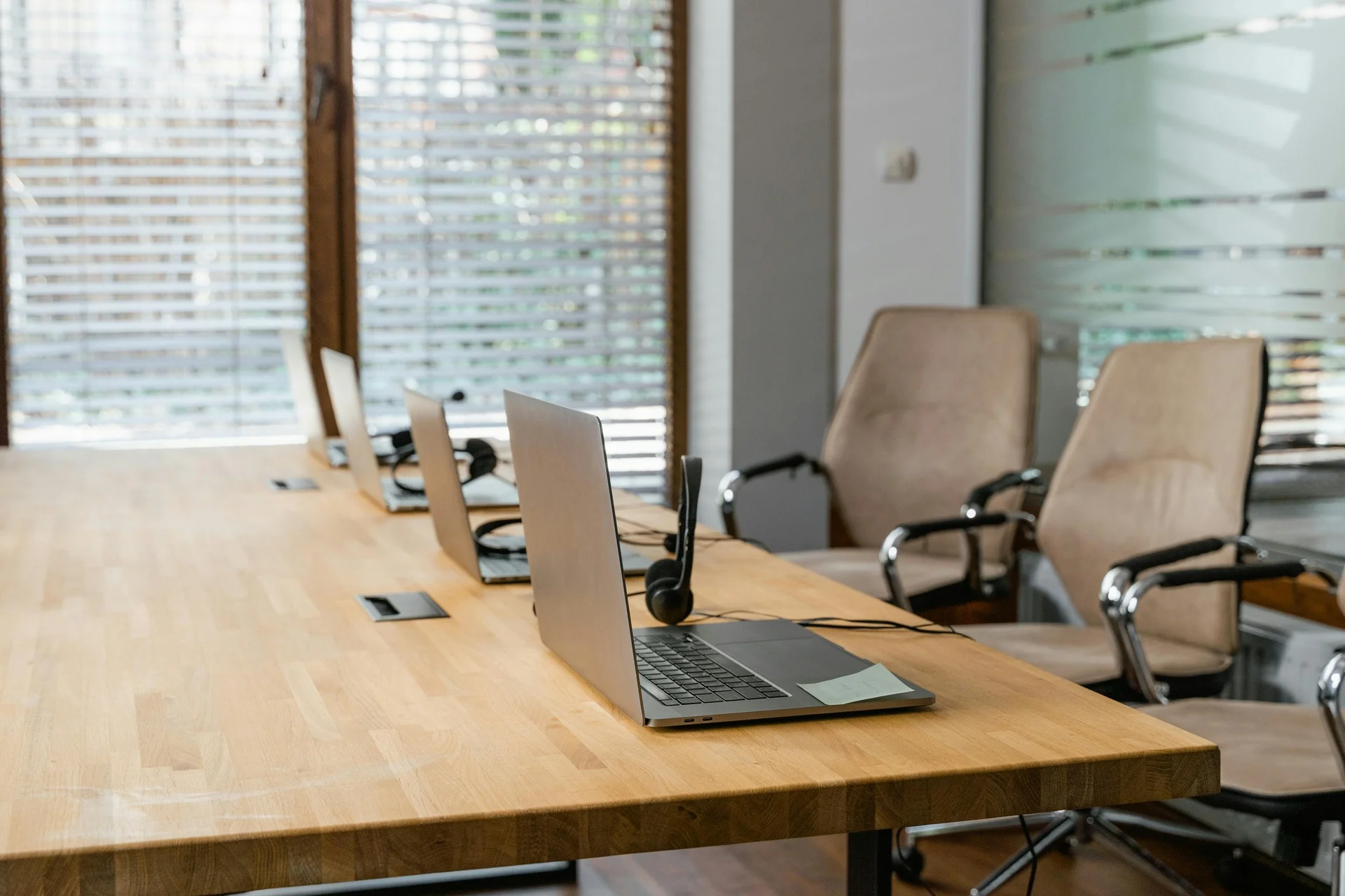 How to Choose the Best Desk Booking Software in 2026