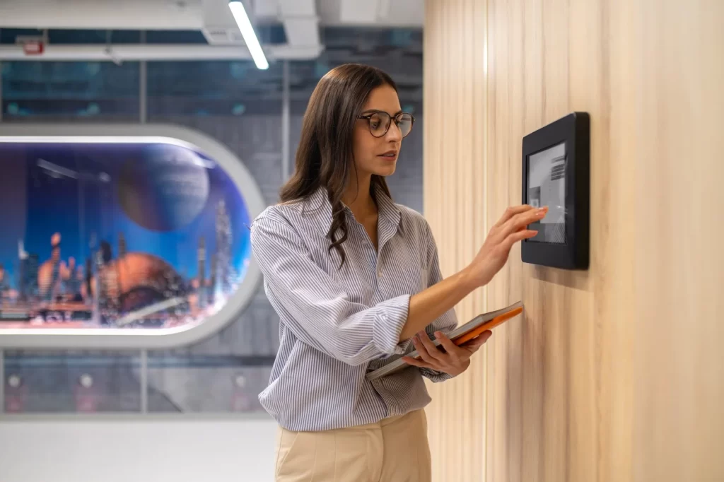 women using screen in office